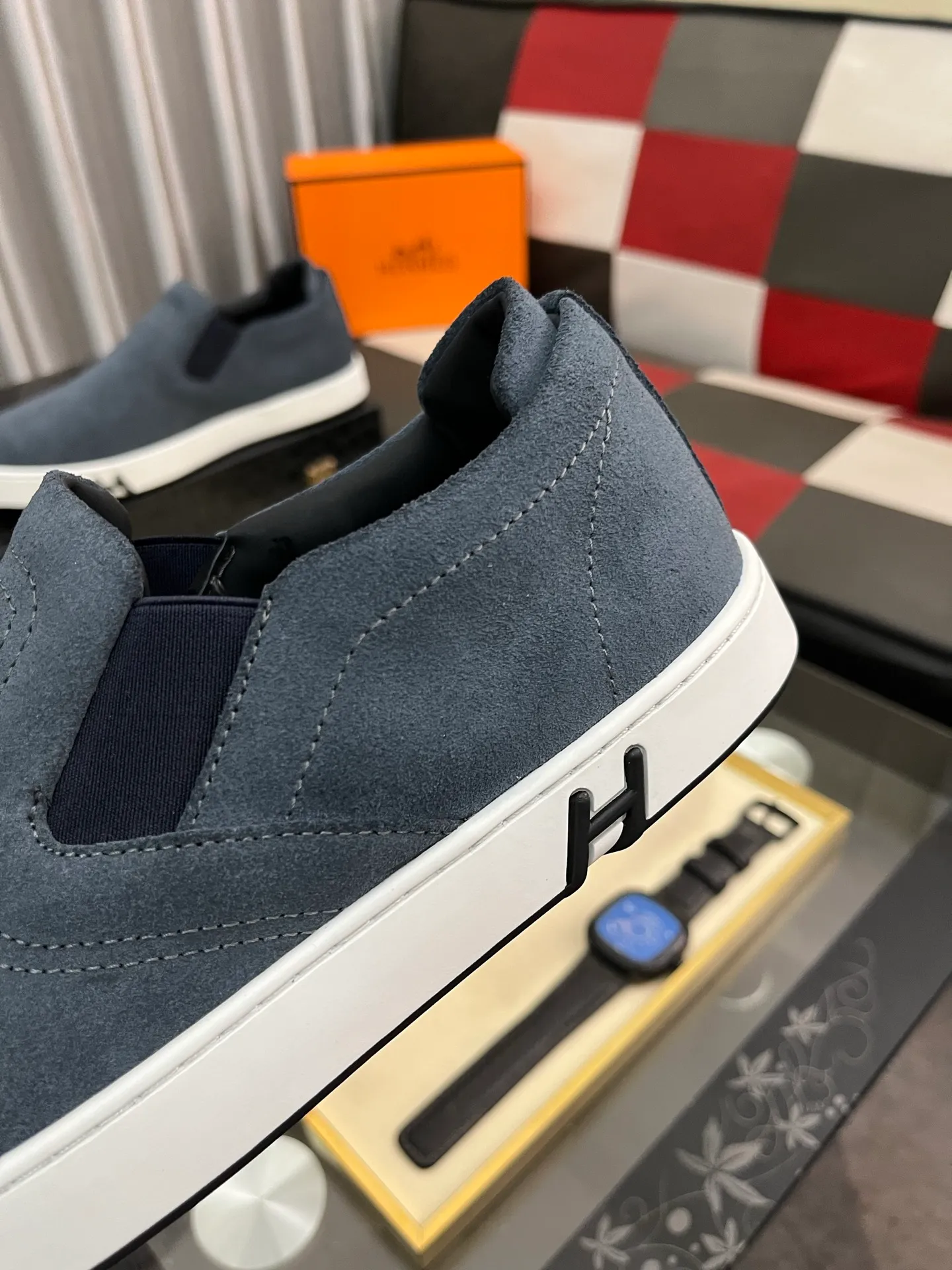 Men's Men's Shoes💰458⌚️⌚️HERMES/Hermès Hugo sneakers are casual men's shoes. These sneakers are made of imported first-layer cowhide leather and breathable mesh design. The contrasting color design creates a dynamic and modern shape. The front end of the toe is decorated with natural-color rubber inlays, making it novel and fashionable. The texture is incomparable, with cowhide lining and cowhide foot pads, the upper foot is comfortable and breathable, and the rubber sole is decorated with geometric patterns and iconic "H" details. A very personal one! Size: 38-44